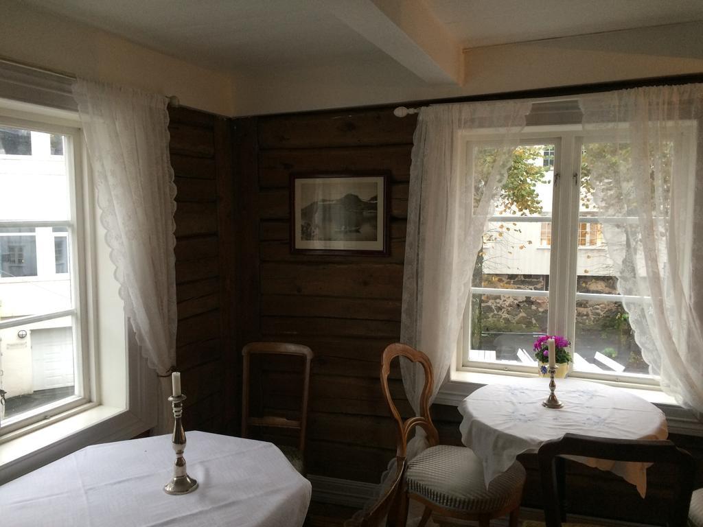 Gjestehuset Ibsen Grimstad (Aust-Agder) Exterior foto